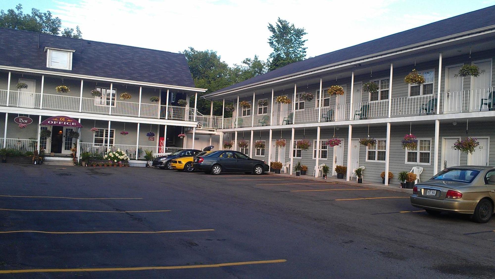 Midtown Motel & Suites Moncton Exterior photo