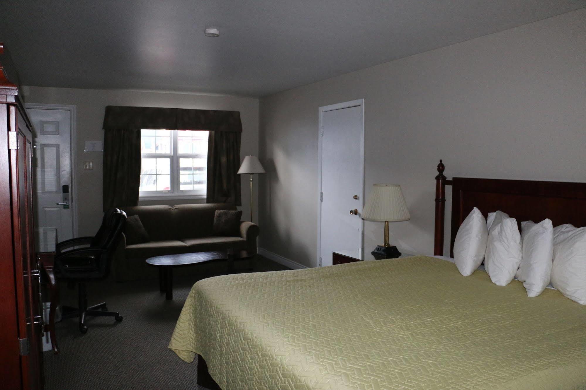 Midtown Motel & Suites Moncton Exterior photo
